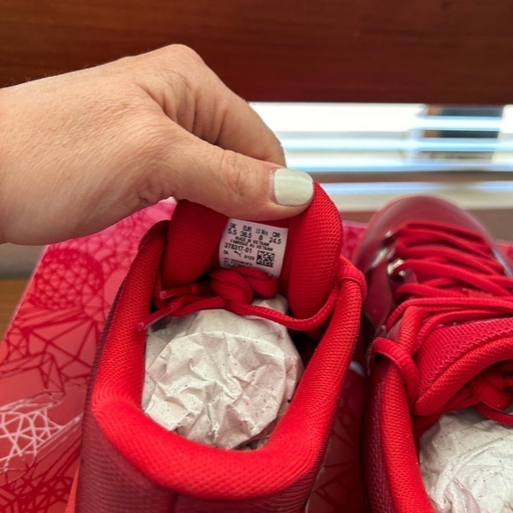 NIB Puma Stewie 2 Basketball Shoe
Ruby Urban Red-Intense Red Ladies 8 - Picture 10 of 13